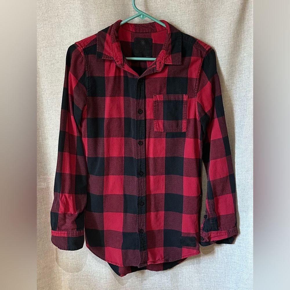 On The Byas•long-sleeve buffalo plaid button-down•small•red & black•side zippers